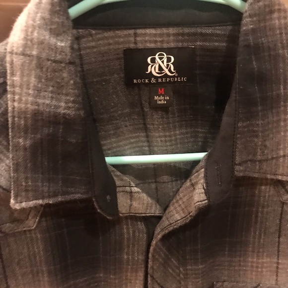 Button down - Picture 2 of 2